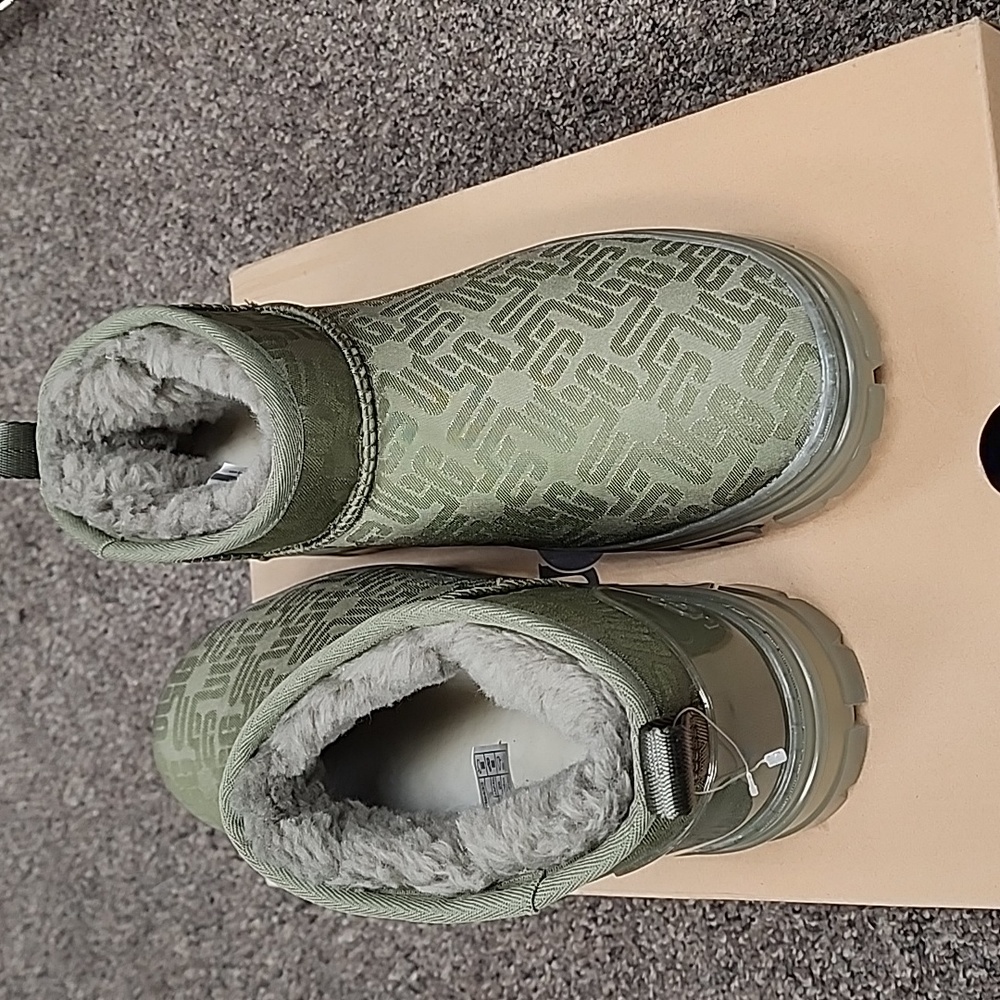 Ugg plush olive boots NWB size 9